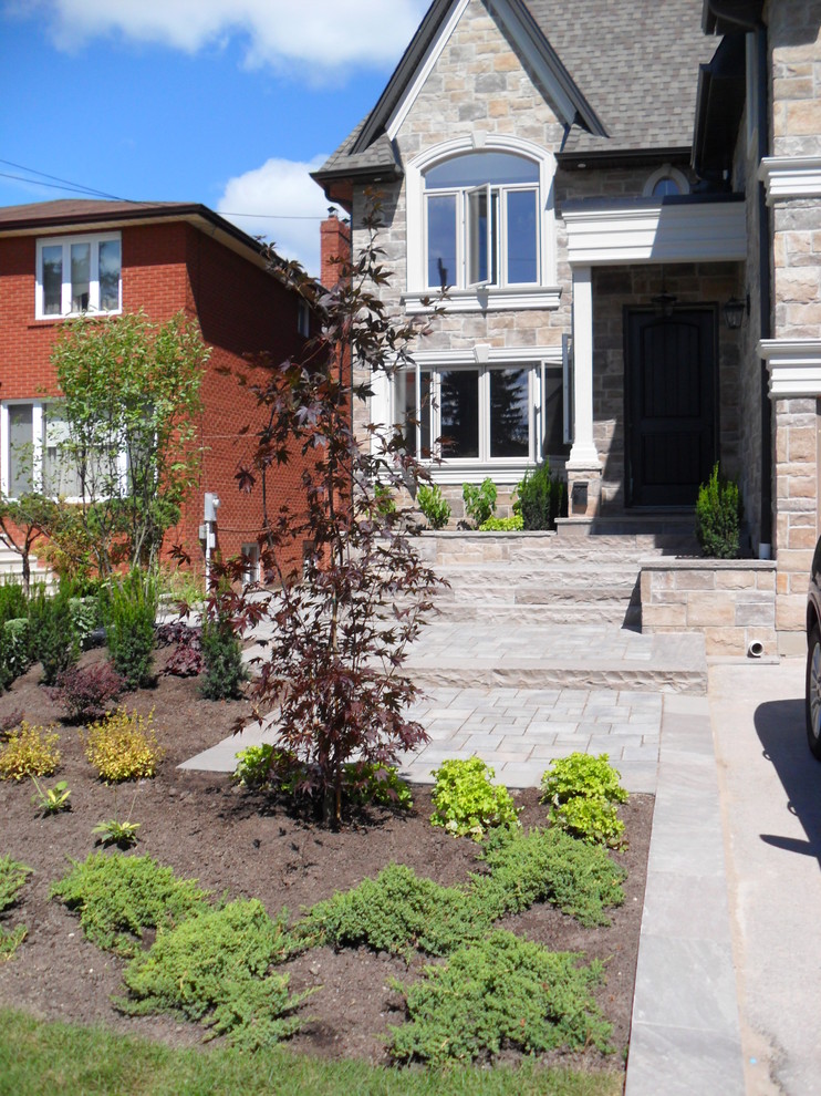 Inspiration for a traditional garden in Toronto.