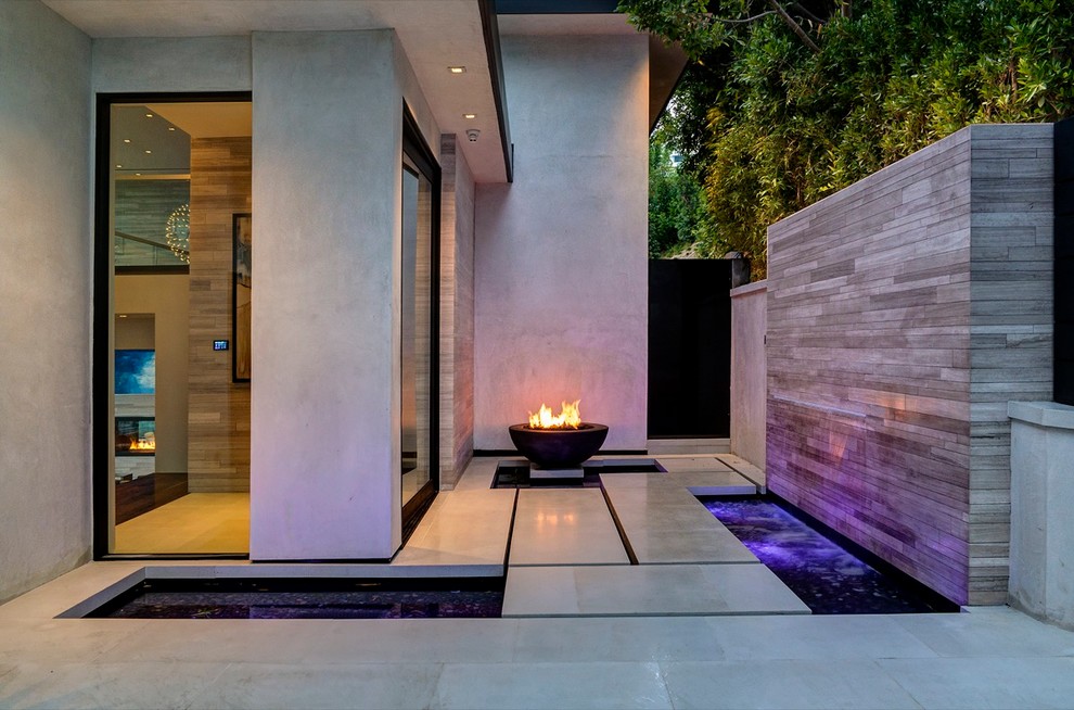 Inspiration for a modern garden in Los Angeles.