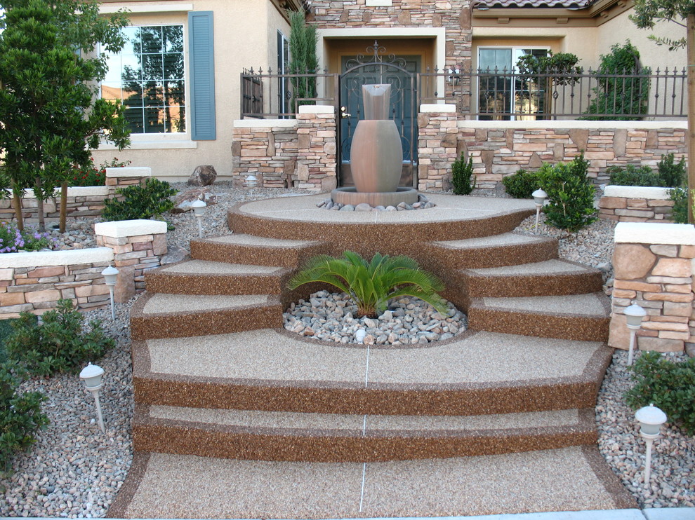Design ideas for a traditional landscaping in Las Vegas.