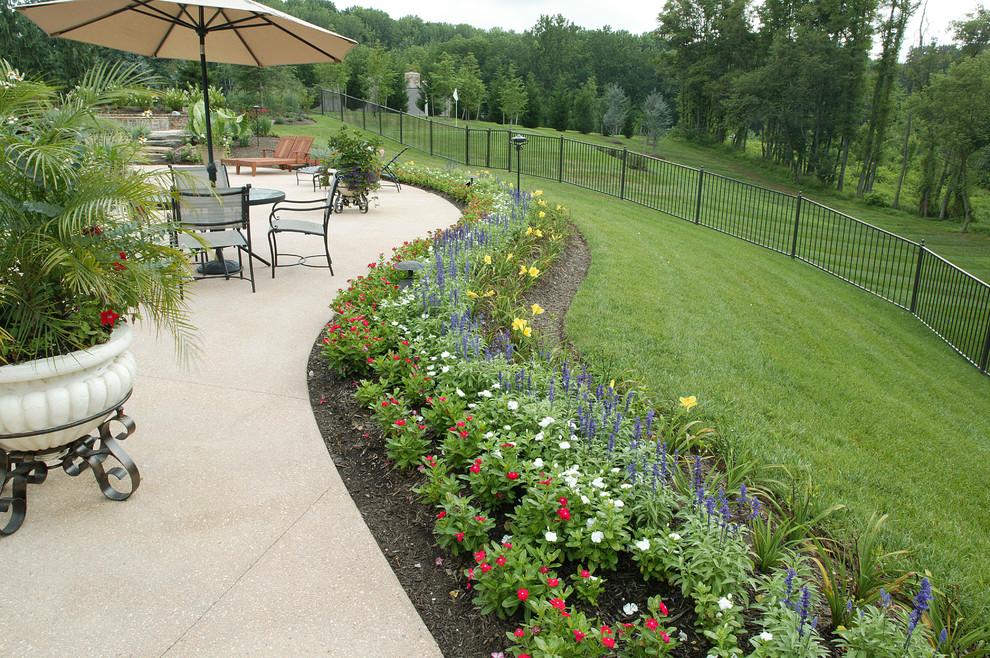 Design ideas for a contemporary landscaping in Baltimore.