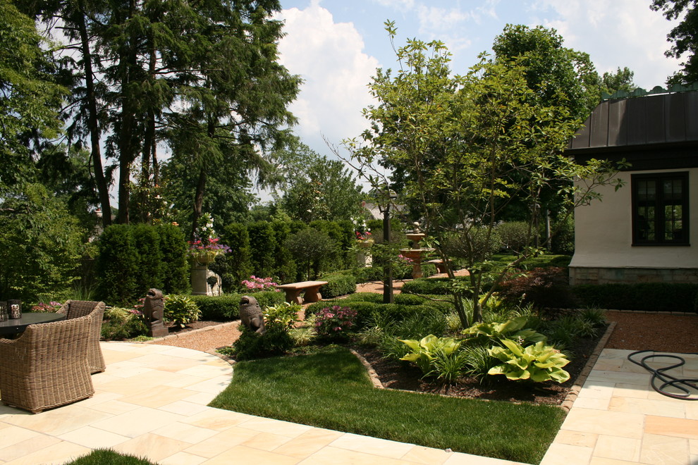 This is an example of a large traditional full sun backyard stone landscaping in Cincinnati for summer.