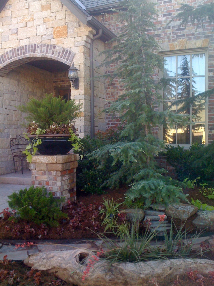 Stillwater Traditional Landscape Oklahoma City by Lawn and Leaf