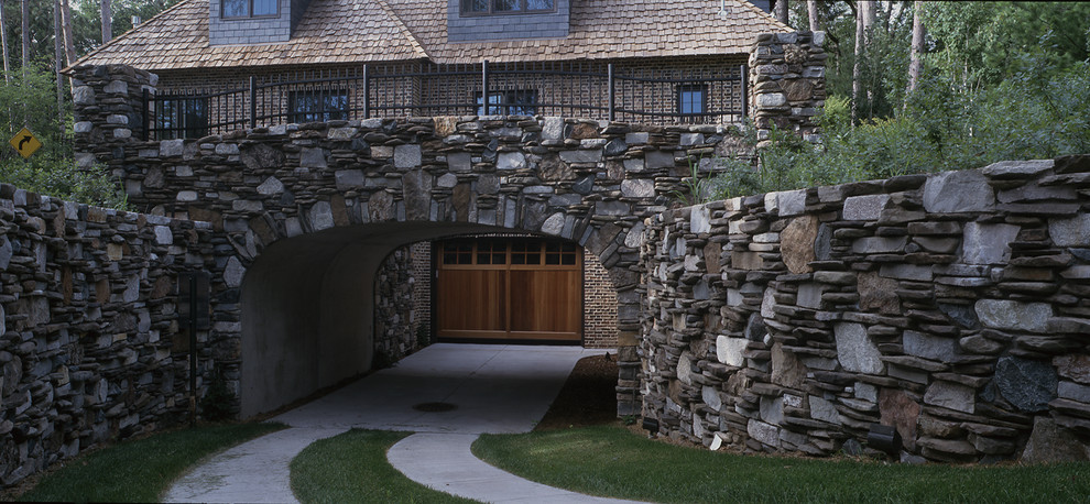 Design ideas for a traditional landscaping in Minneapolis.