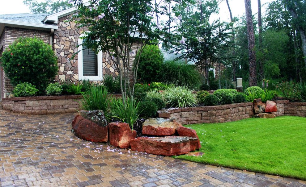 Foto di un giardino design esposto a mezz'ombra di medie dimensioni e davanti casa con pavimentazioni in pietra naturale