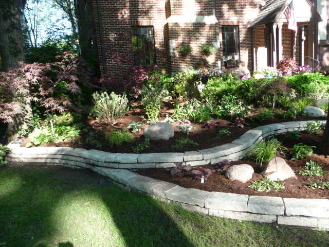 This is an example of a traditional landscaping in Chicago.