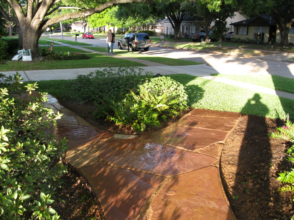 Photo of a contemporary landscaping in Houston.