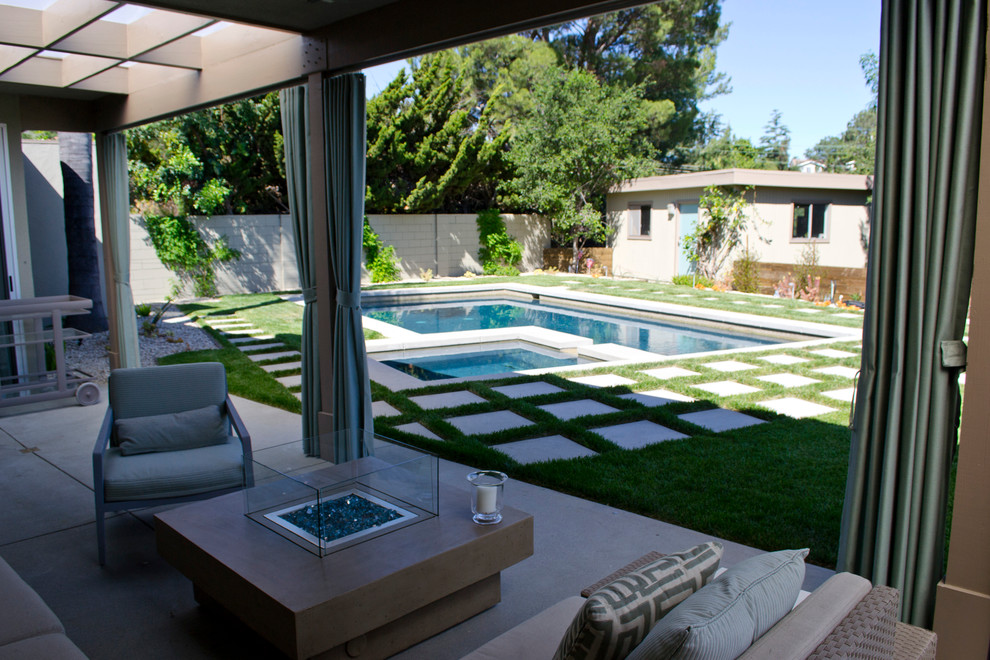 ロサンゼルスにあるミッドセンチュリースタイルのおしゃれな庭の写真