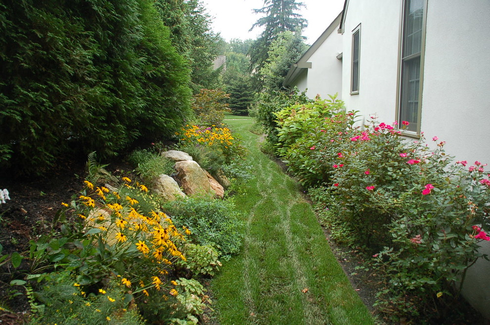 Cette photo montre un jardin latéral éclectique.