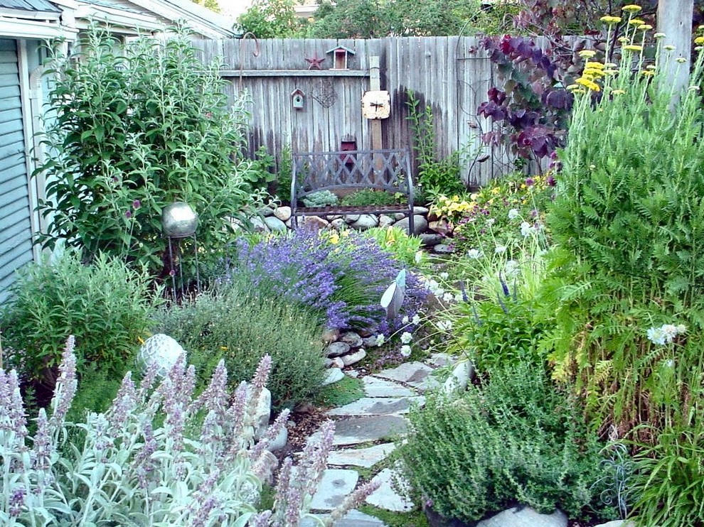 Photo of a small traditional drought-tolerant and full sun backyard stone landscaping in Salt Lake City for summer.