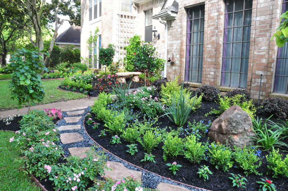 Sugarland Front yard - Traditional - Landscape - Houston - by Nature's Realm  Houzz