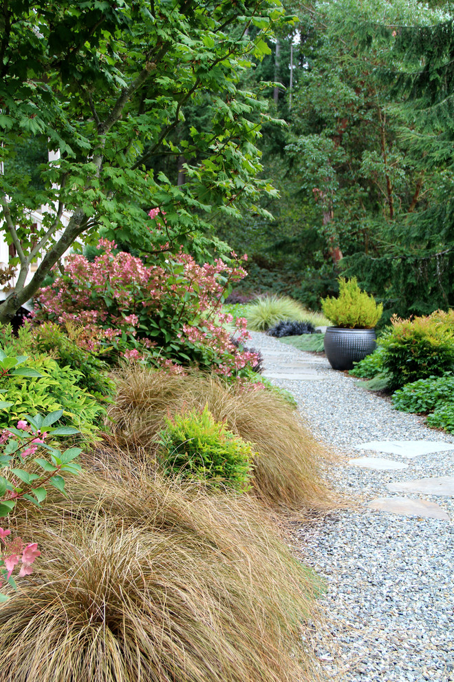 This is an example of a contemporary landscaping in Seattle.