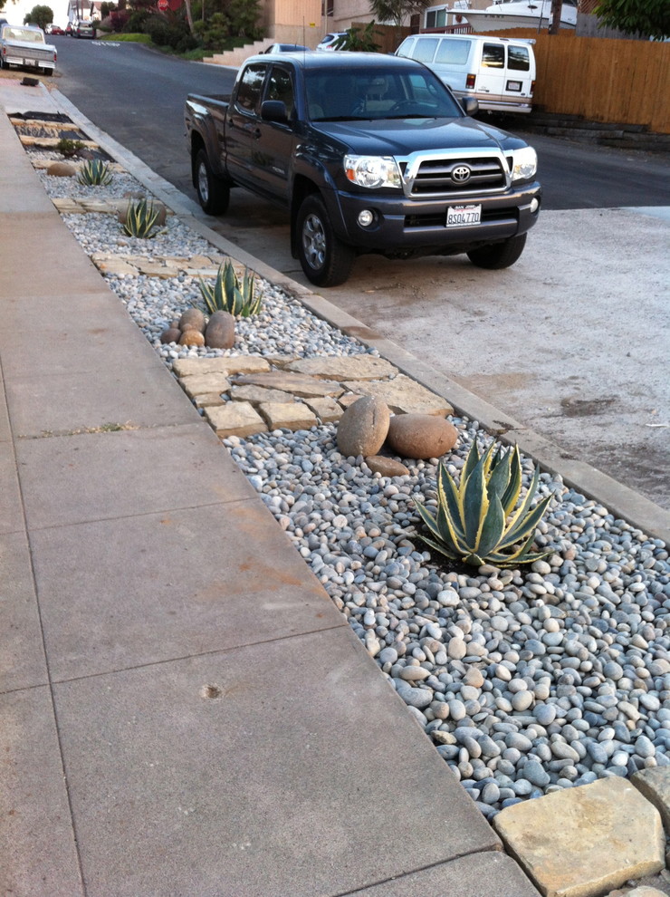 Sustainable and No-Water Parkway - Modern - Landscape - Salt Lake City