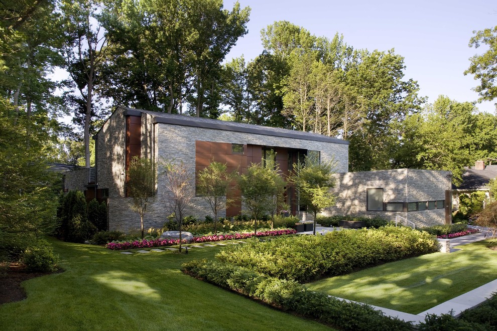 Design ideas for a contemporary fully shaded garden in New York.