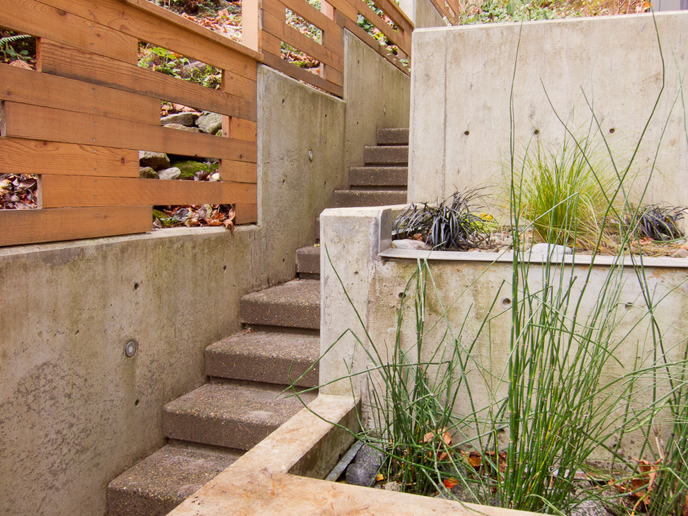 This is an example of a contemporary landscaping in Portland.