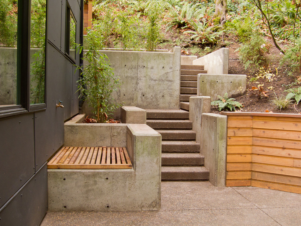 Design ideas for a contemporary garden steps in Portland.