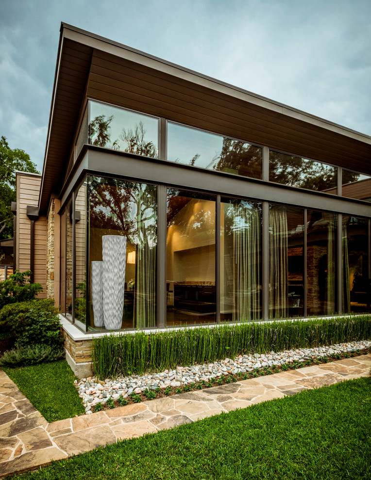 Design ideas for a contemporary landscaping in Dallas.