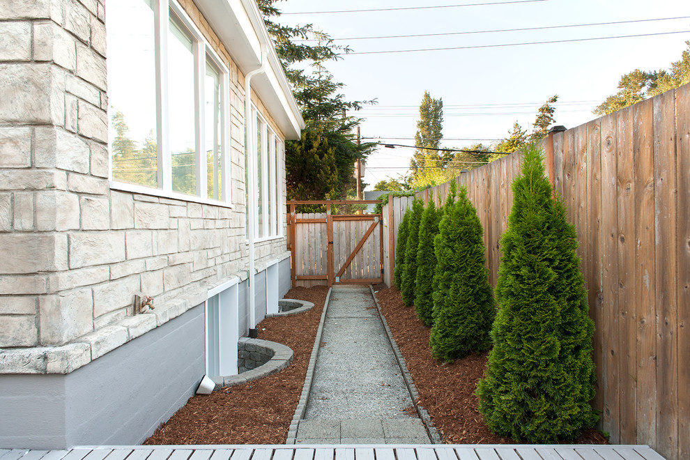 Design ideas for a mid-sized mid-century modern partial sun backyard concrete paver landscaping in Seattle for summer.