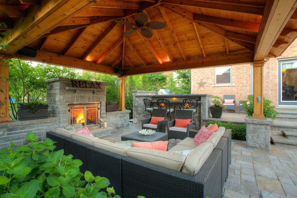 Example of a transitional patio design in Toronto