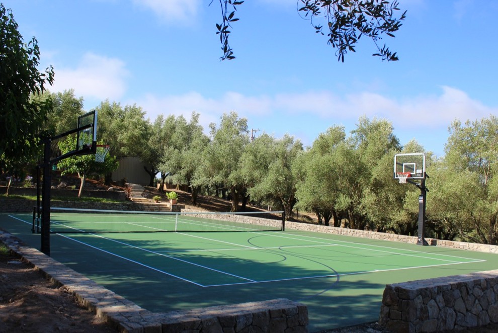 Back garden in San Francisco with an outdoor sport court.
