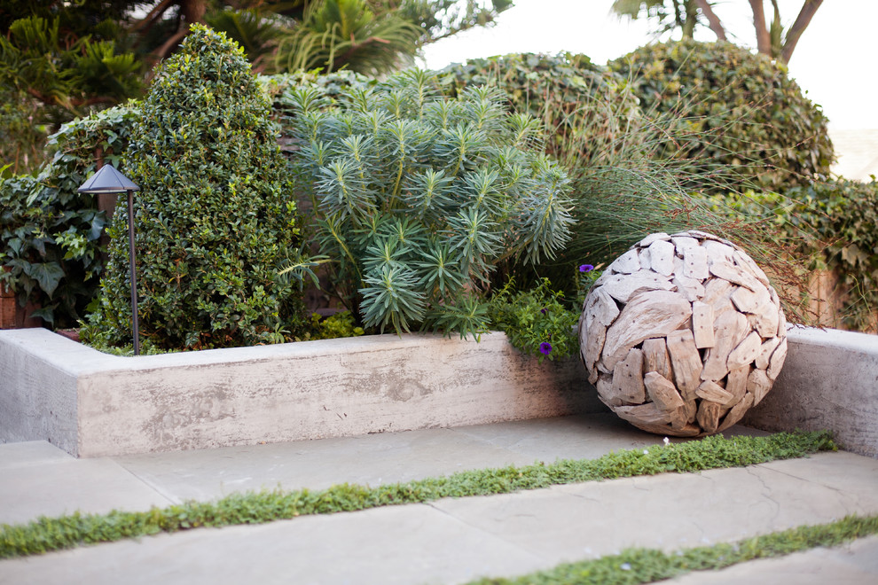 Idée de décoration pour un jardin arrière minimaliste.