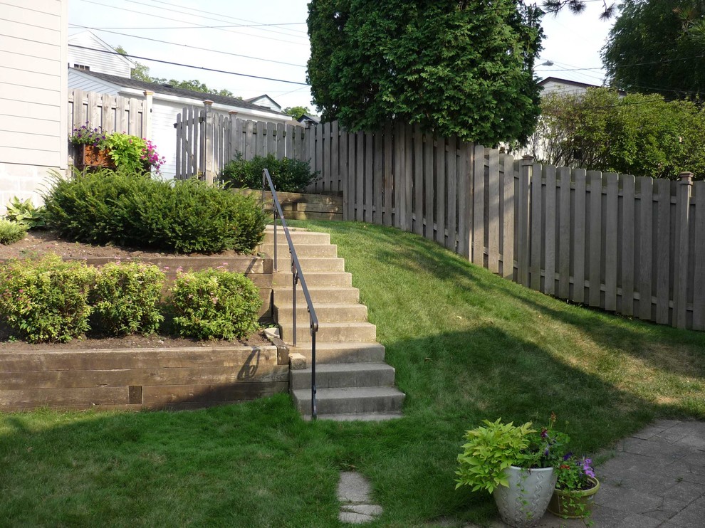 Design ideas for a traditional landscaping in Minneapolis.
