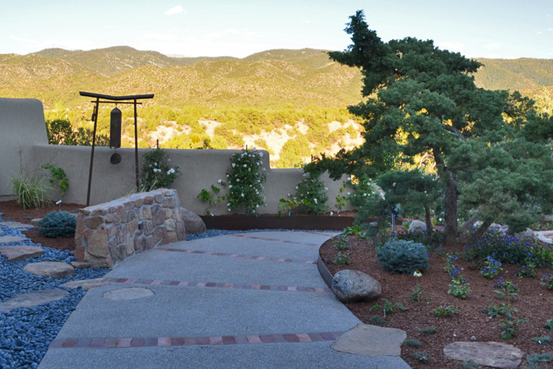 Inspiration for a contemporary garden in Albuquerque.