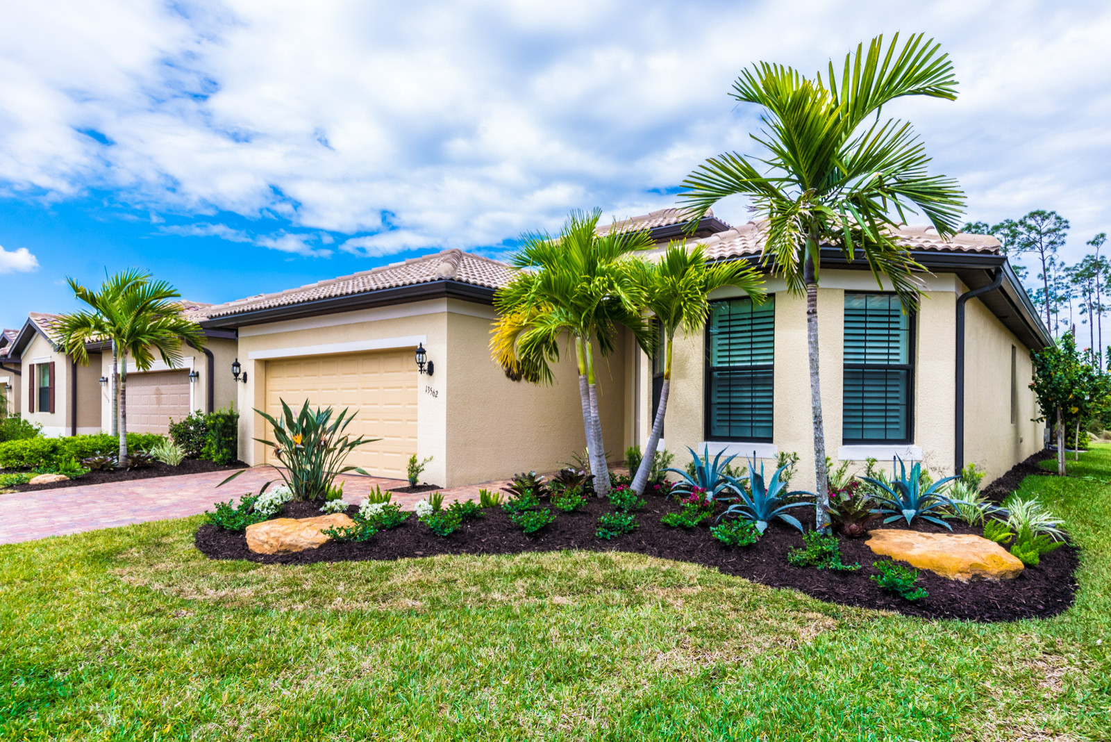 Tropical Front Yard Landscaping Ideas 