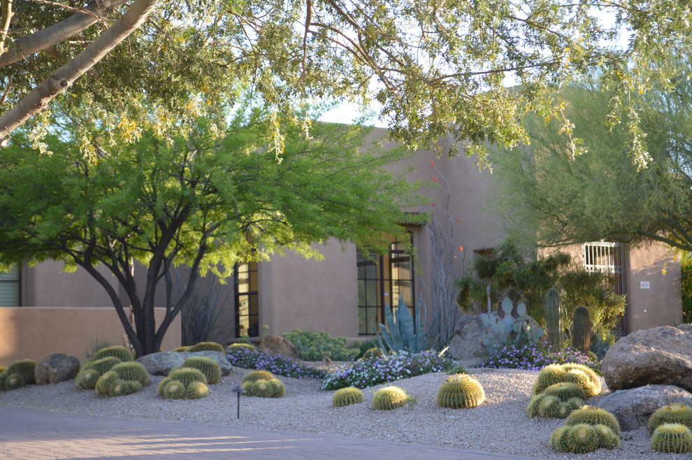 Inspiration for a large southwestern landscaping in Phoenix.