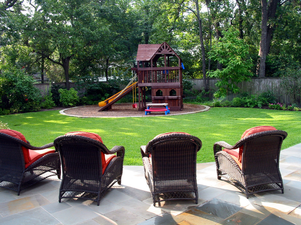 Design ideas for a traditional landscaping in Houston.