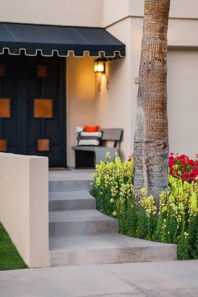 Foto di un giardino minimalista esposto in pieno sole di medie dimensioni e davanti casa con un giardino in vaso