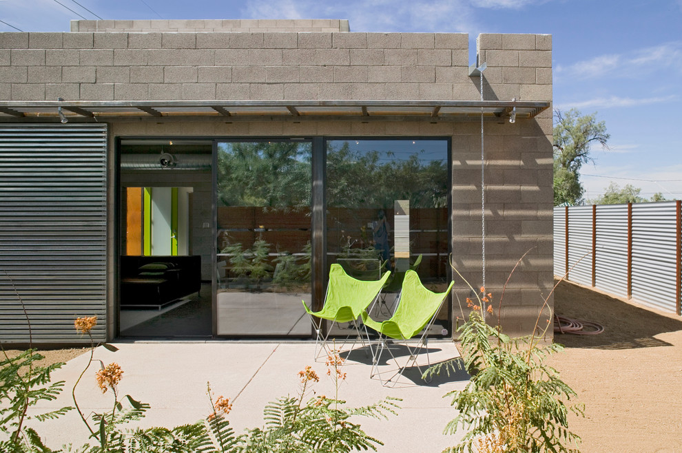 Design ideas for a contemporary garden in Phoenix.