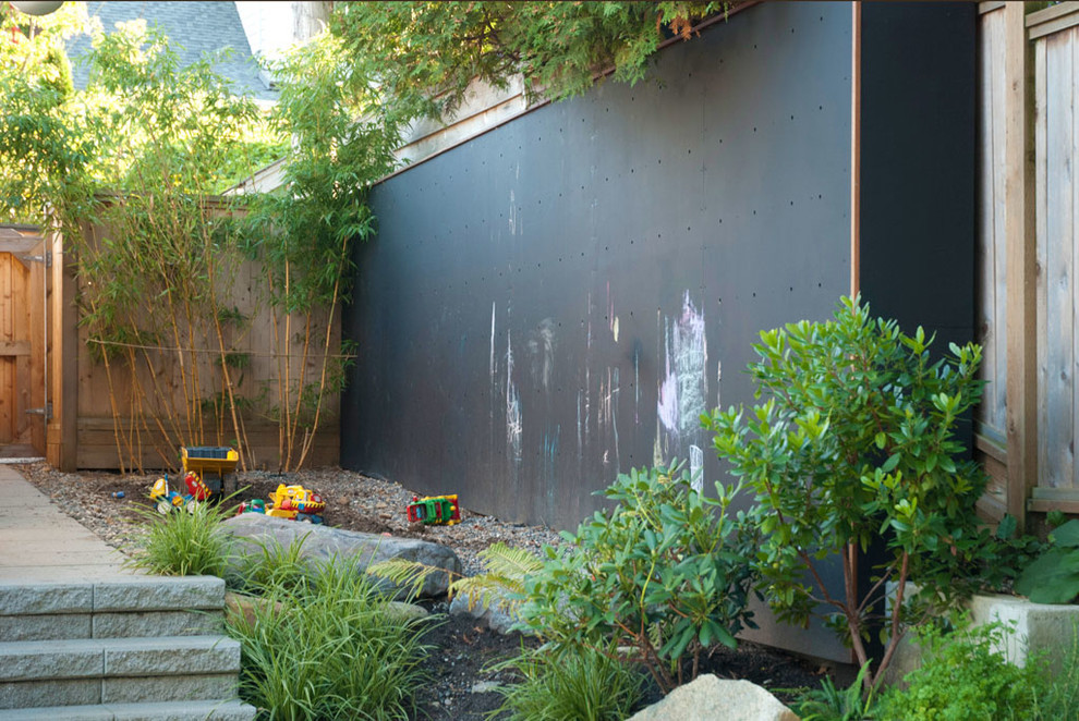 Inspiration for a contemporary landscaping in Vancouver.