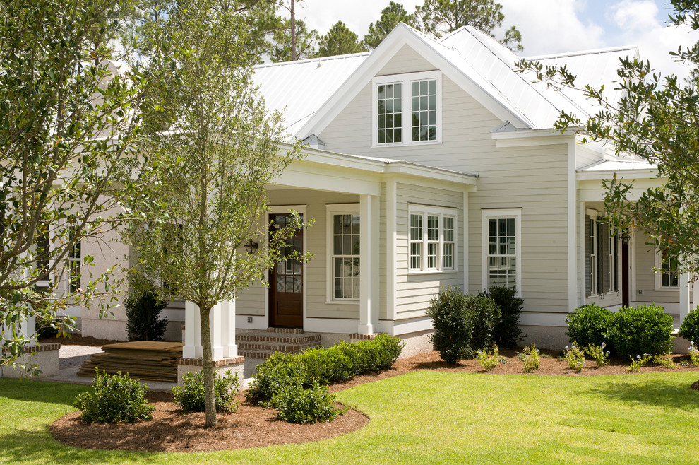 Design ideas for a traditional landscaping in Charleston.
