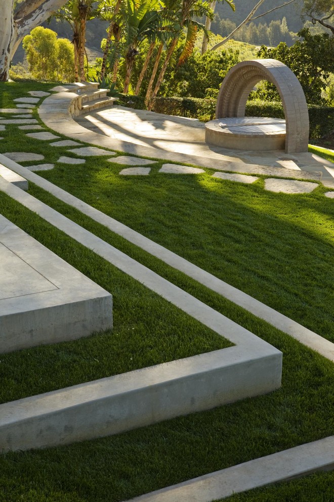 サンタバーバラにあるコンテンポラリースタイルのおしゃれな庭の写真