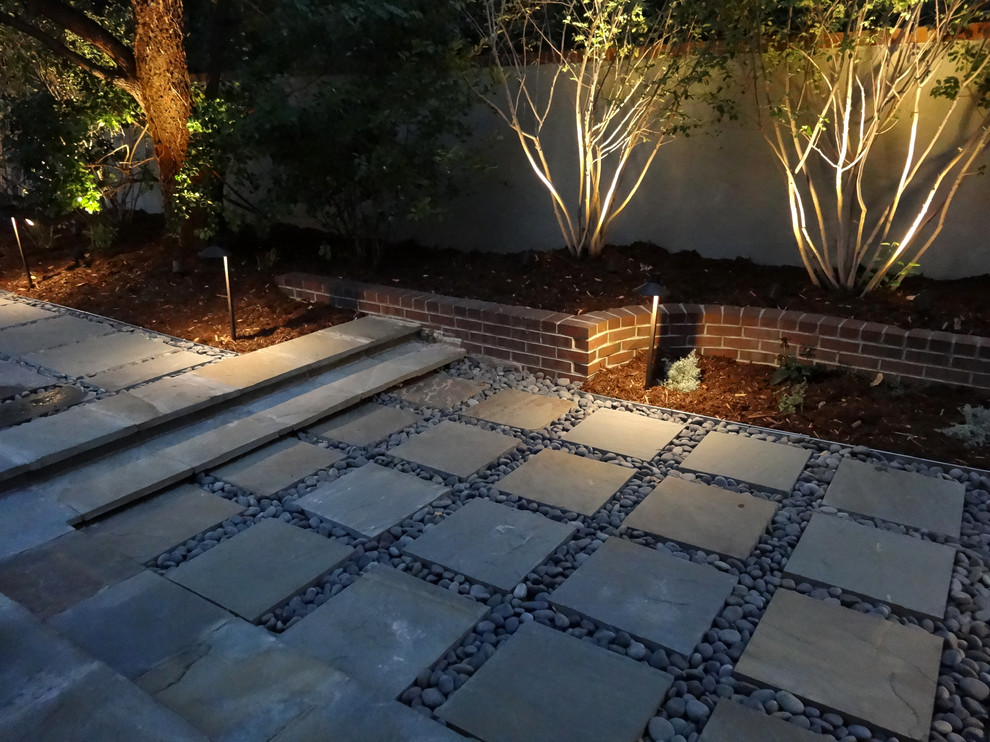 Idee per un giardino contemporaneo di medie dimensioni e in cortile in estate con fontane e pavimentazioni in pietra naturale