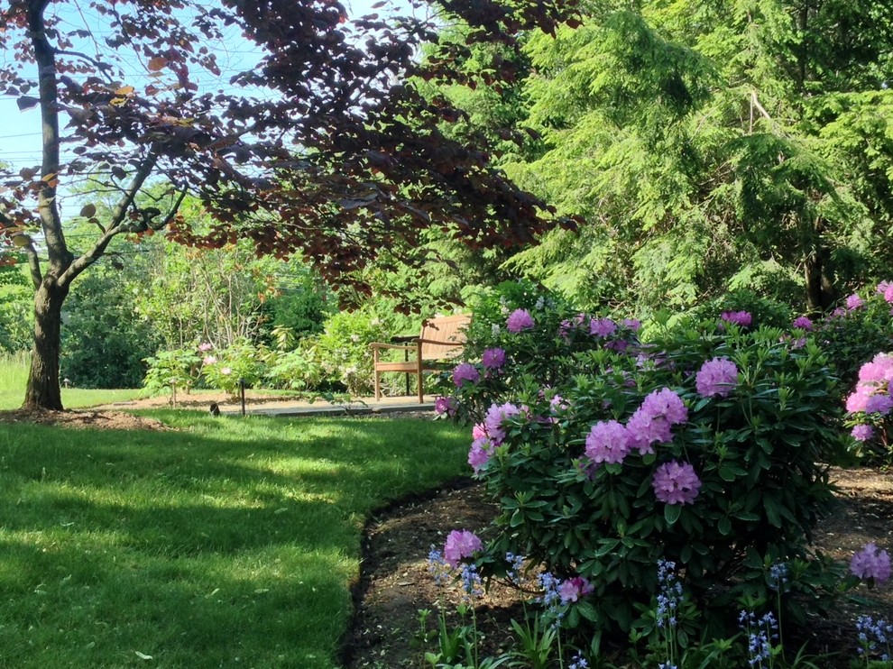 Immagine di un ampio giardino bohémian esposto a mezz'ombra dietro casa