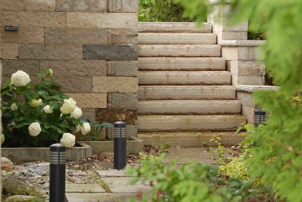 Thornbury Waterfront Traditional Landscape Toronto by Owen