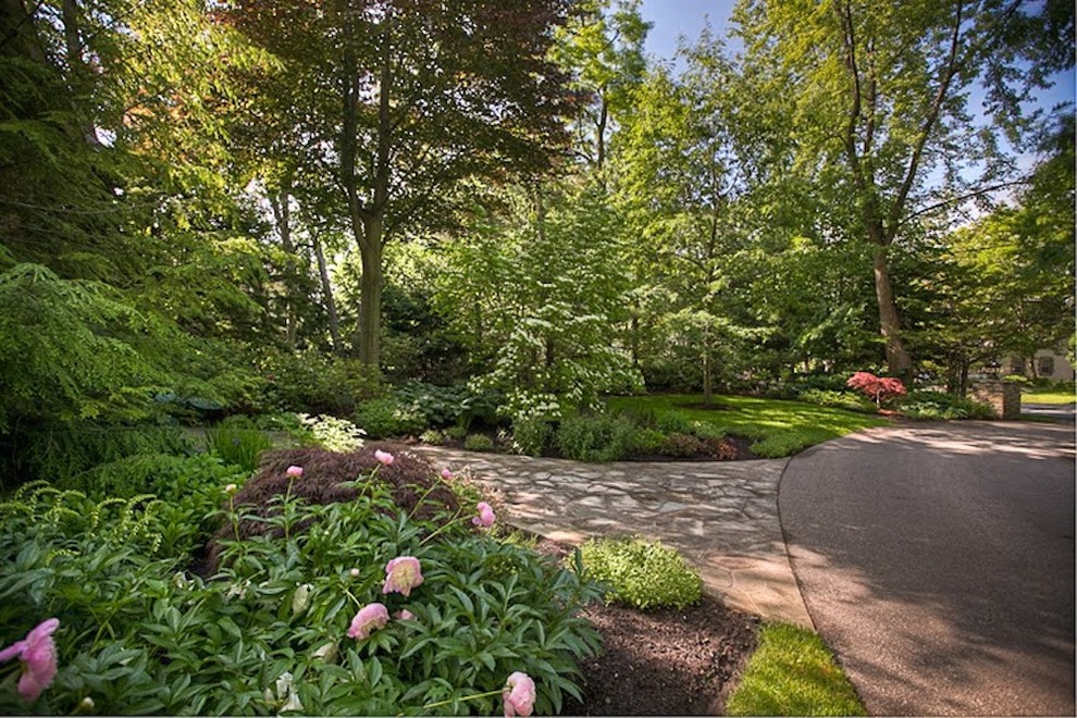 This is an example of a large traditional backyard stone landscaping in Toronto.