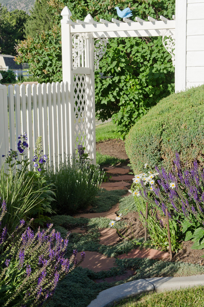 Design ideas for a traditional side yard landscaping in Salt Lake City.