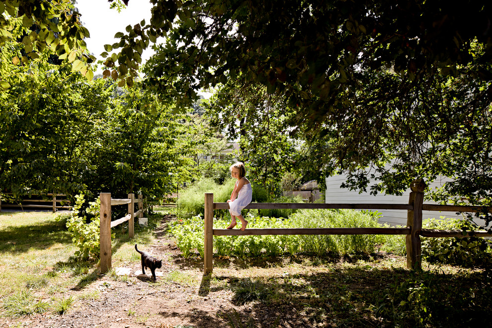 Inspiration for a farmhouse backyard vegetable garden landscape in Portland.