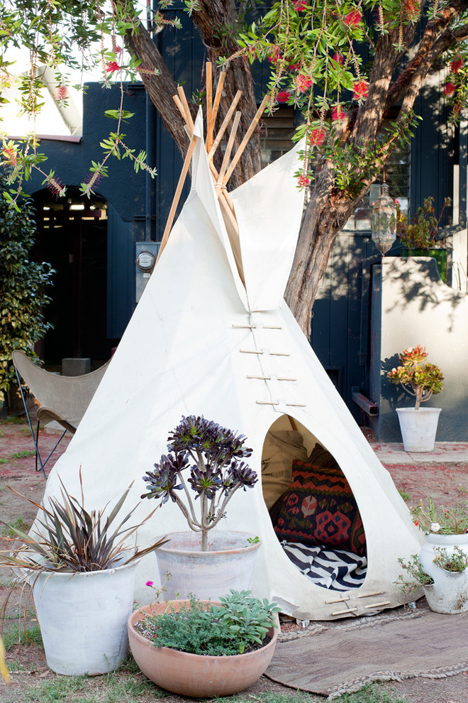 Design ideas for an eclectic landscaping.