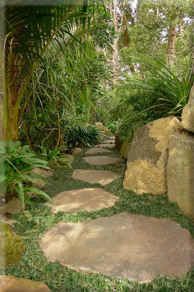 Mittelgroßer, Halbschattiger Asiatischer Garten mit Natursteinplatten in Auckland