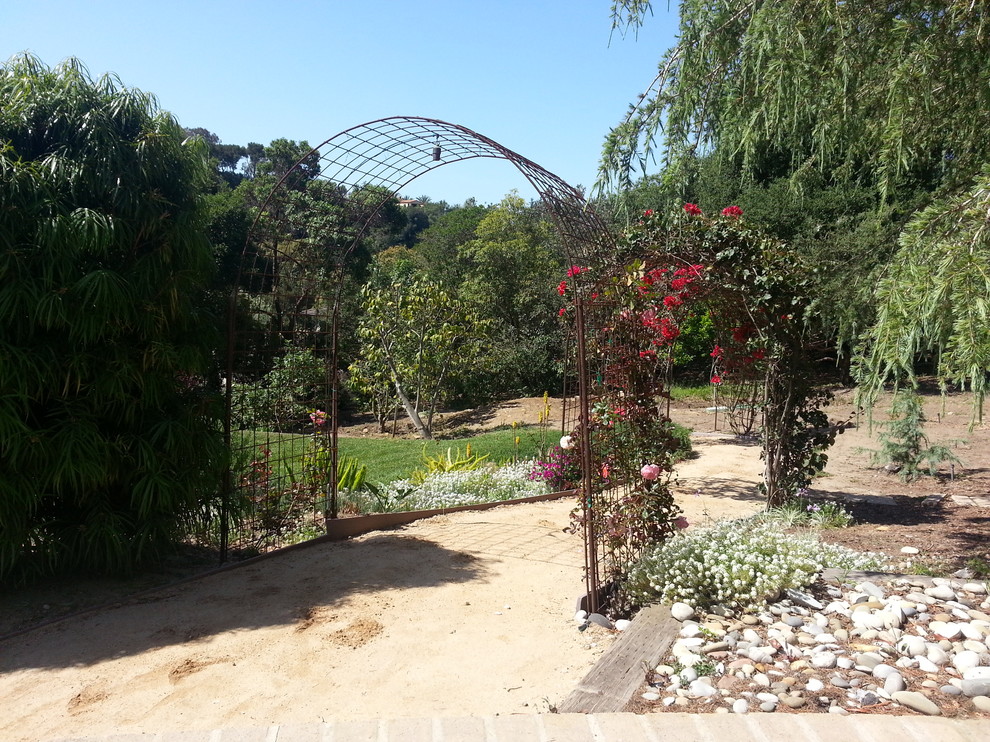 Design ideas for a tropical landscaping in Santa Barbara.