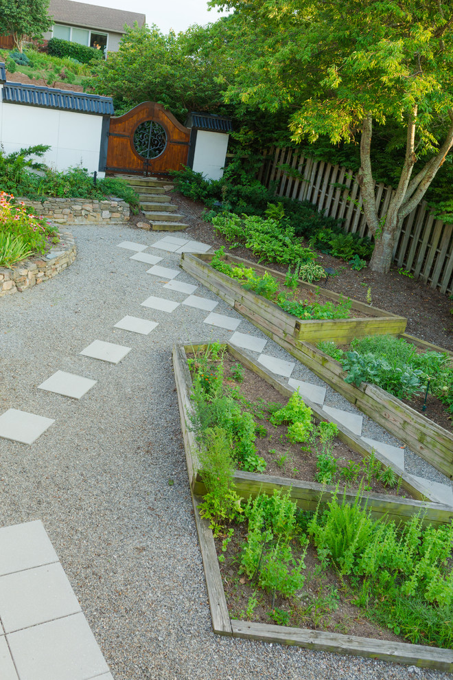 Ispirazione per un orto in giardino contemporaneo esposto in pieno sole di medie dimensioni e dietro casa in estate con pavimentazioni in cemento