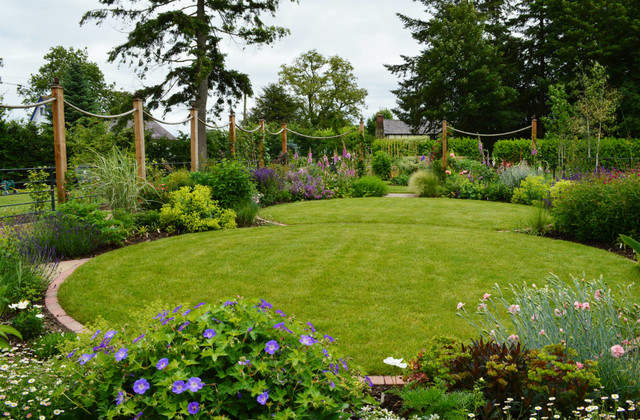 Traditional Garden - circular lawns and timber and rope detail -  Traditional - Landscape - West Midlands - by Unique Landscapes Ltd