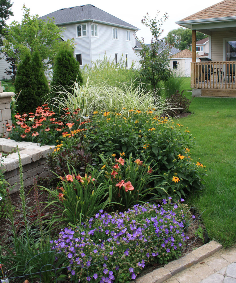 This is an example of a traditional backyard flower bed in Ottawa.