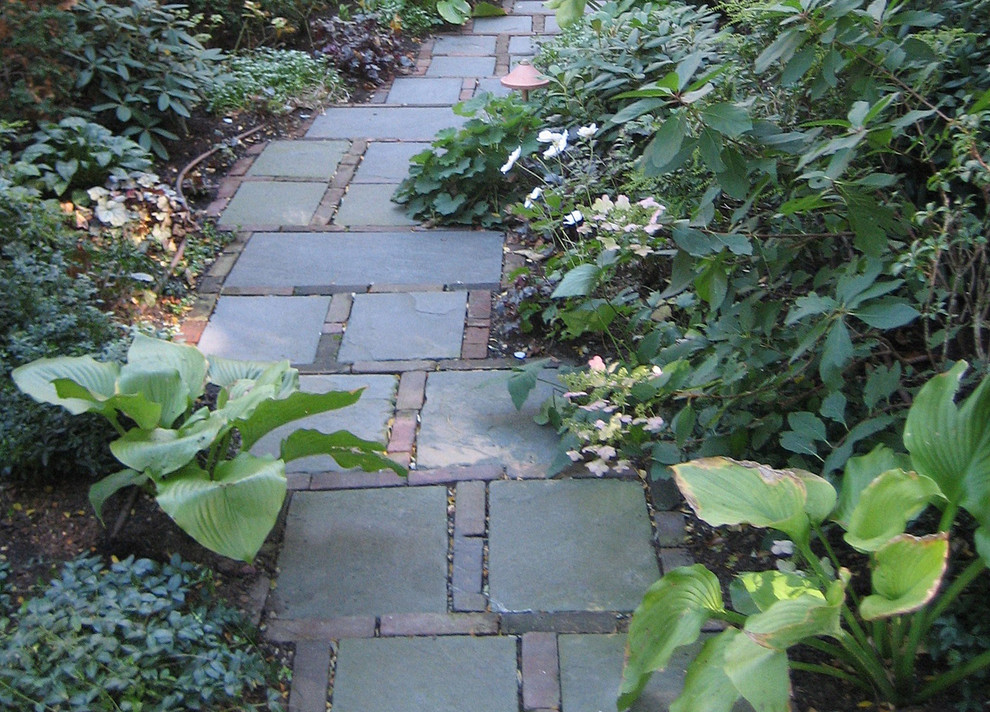 Photo of a traditional landscaping in Boston.