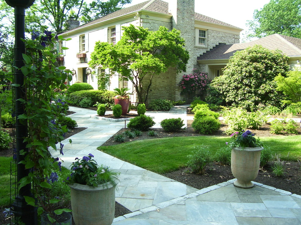 Photo of a mid-sized traditional front yard brick driveway in Philadelphia.