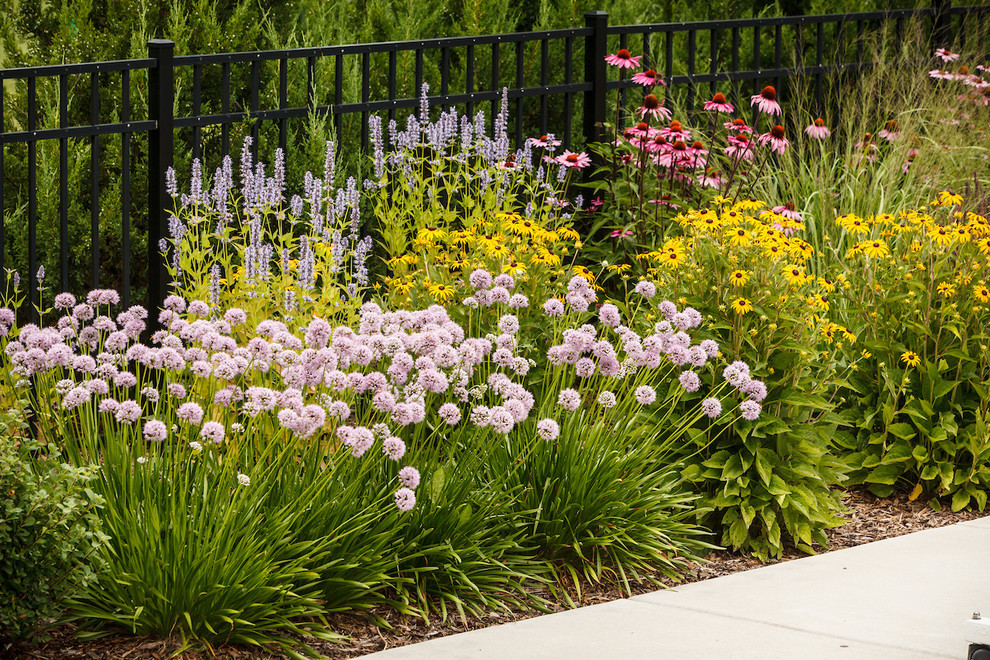 Photo of a large traditional drought-tolerant and full sun landscaping in Milwaukee.