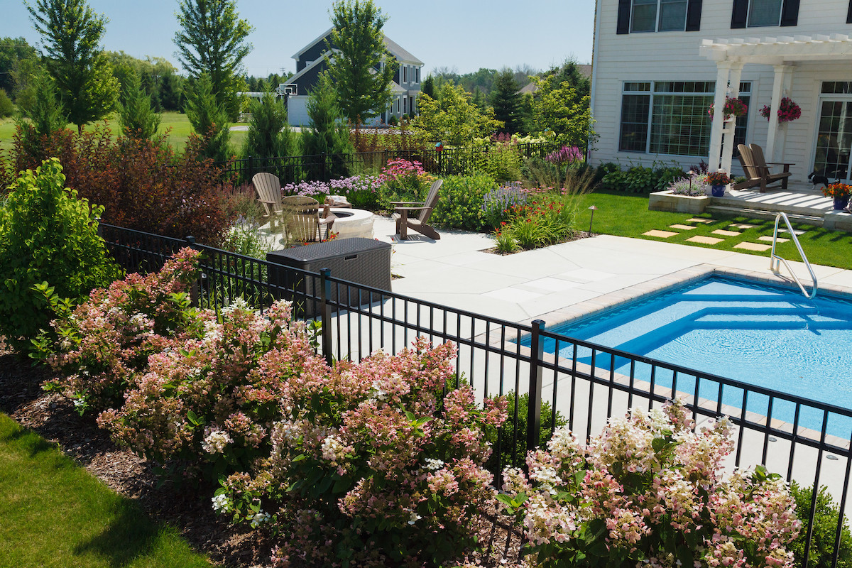 Traditional Pool & Landscape - Cedarburg - Traditional - Landscape -  Milwaukee - by Ginkgo Leaf Studio | Houzz